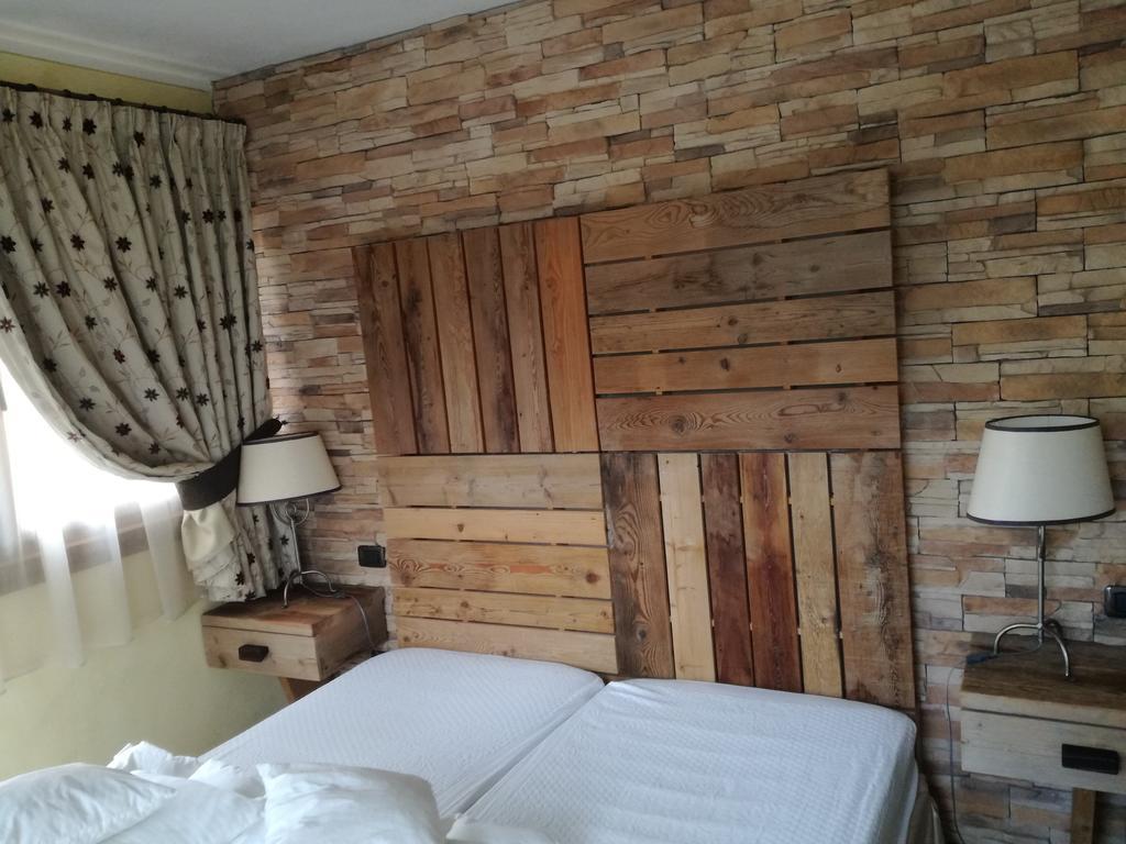 Hotel Bait De Angial ลีวินโญ ภายนอก รูปภาพ