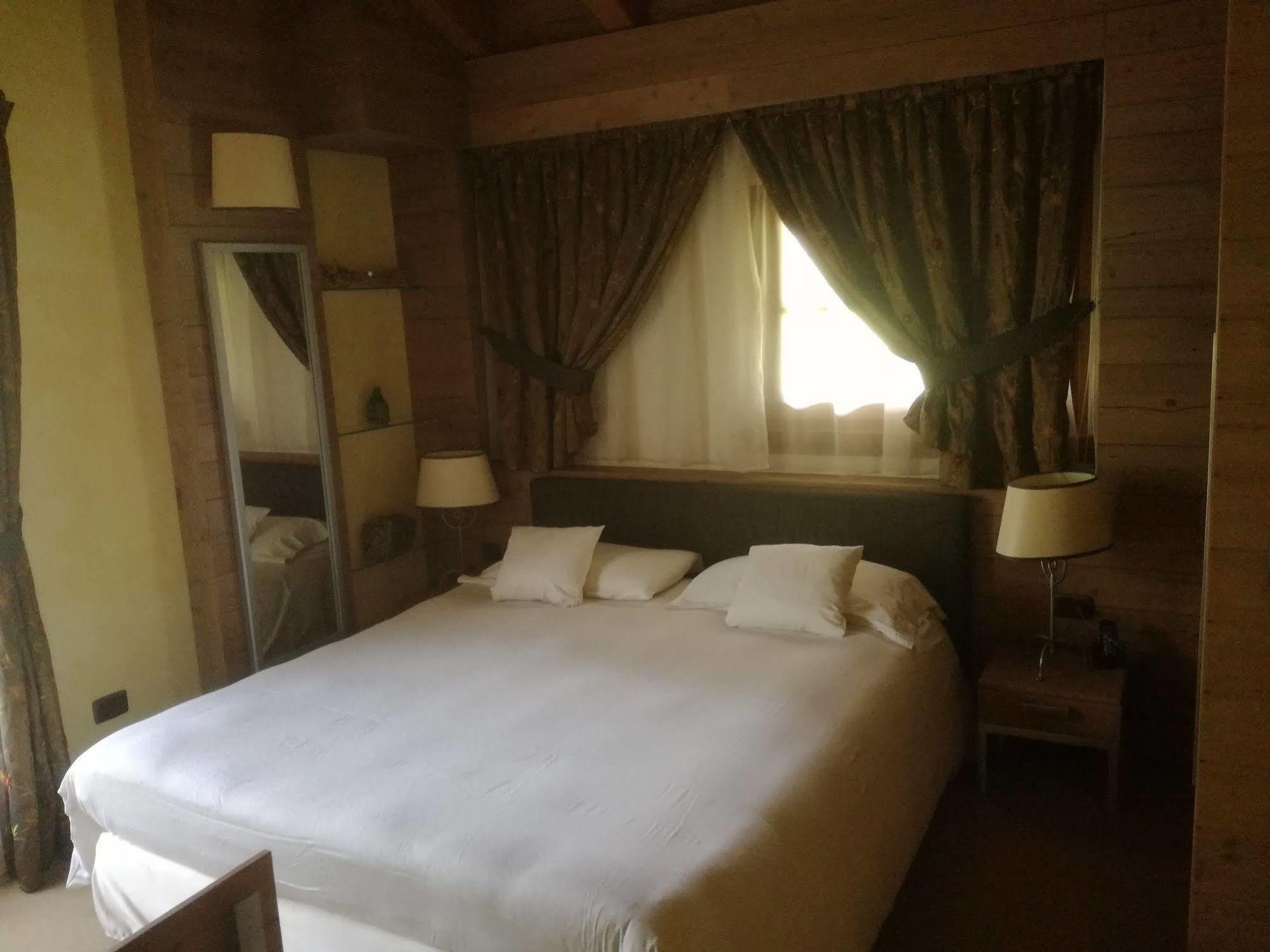 Hotel Bait De Angial ลีวินโญ ภายนอก รูปภาพ