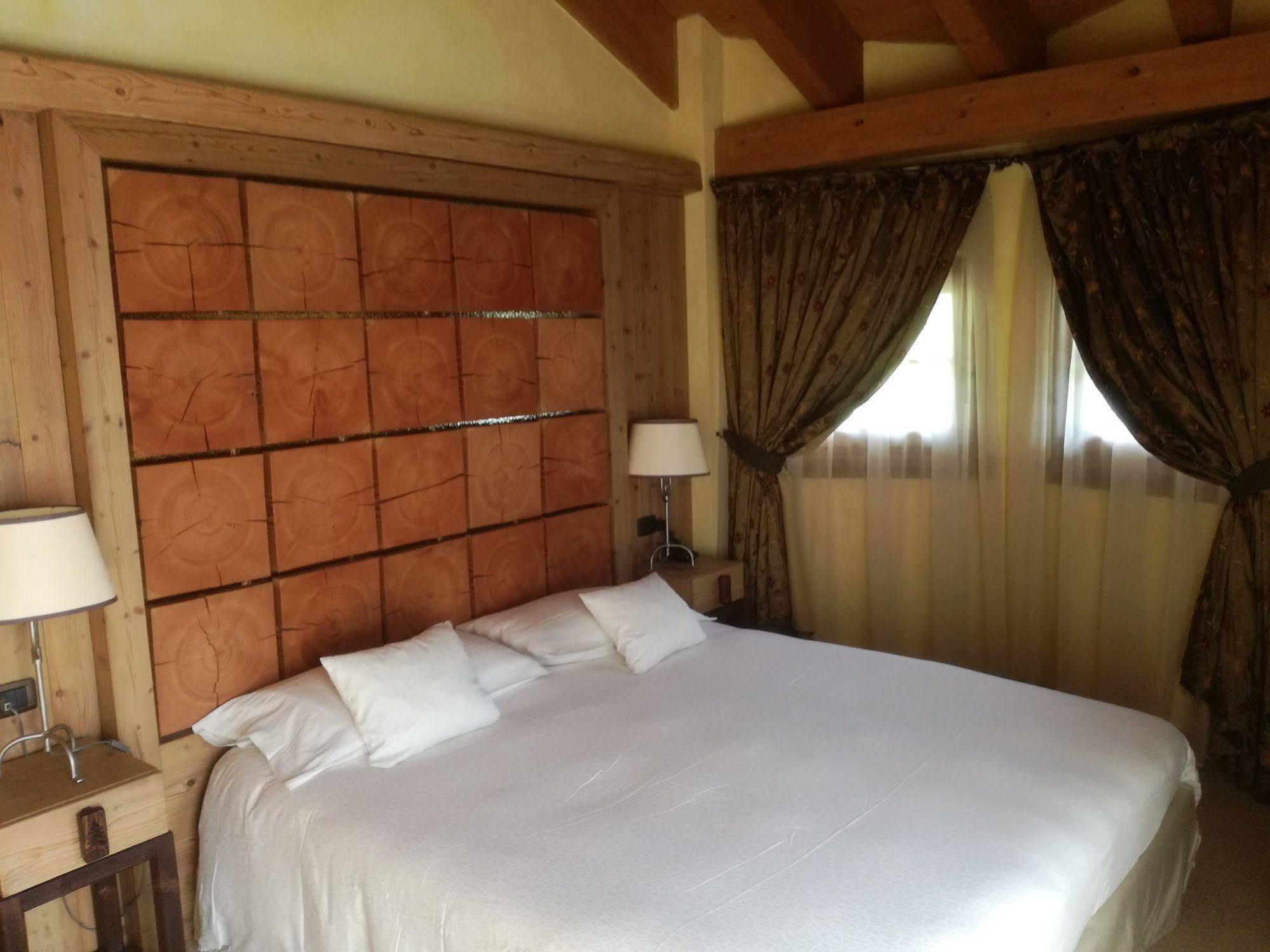 Hotel Bait De Angial ลีวินโญ ภายนอก รูปภาพ