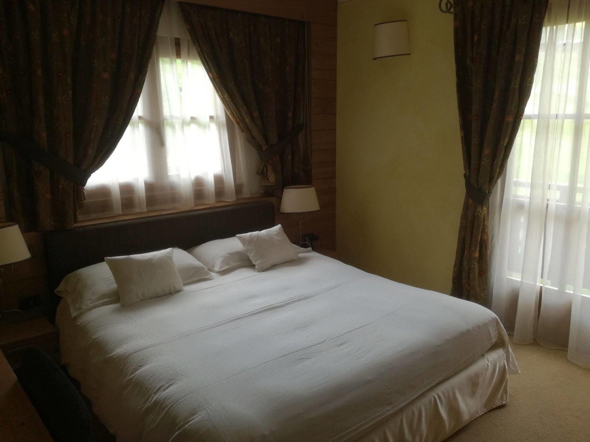 Hotel Bait De Angial ลีวินโญ ภายนอก รูปภาพ